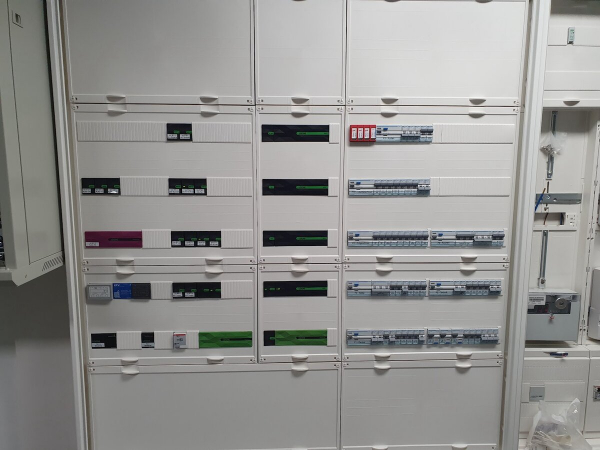 Unser Hager Smarthome Verteiler mit Loxone &amp; KNX